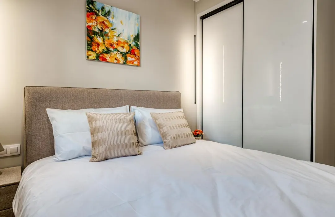 Brand New Building Deluxe Apartments With Parking Nearby Train-1