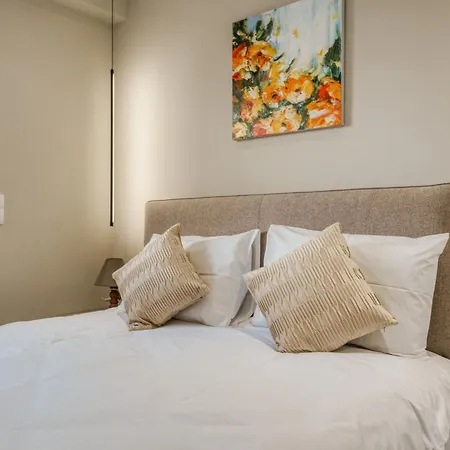 Brand New Building Deluxe Apartments With Parking Nearby Train-3